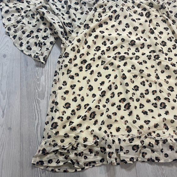 Leopard Print Blouse 🐆 - Picture 3 of 5